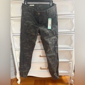 NWT Kut from the Kloth Ankle Skinny Pants in Camo Size 8
